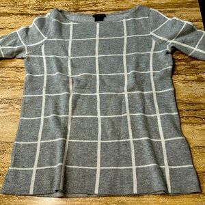 Ann Taylor Loft Heather Gray Off White Light Knit Plaid short sleeve shirt